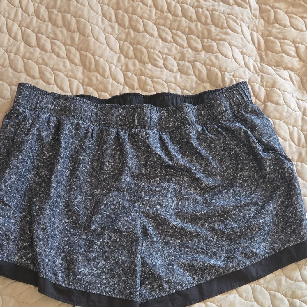 Women's Black Marble Patterned Shorts